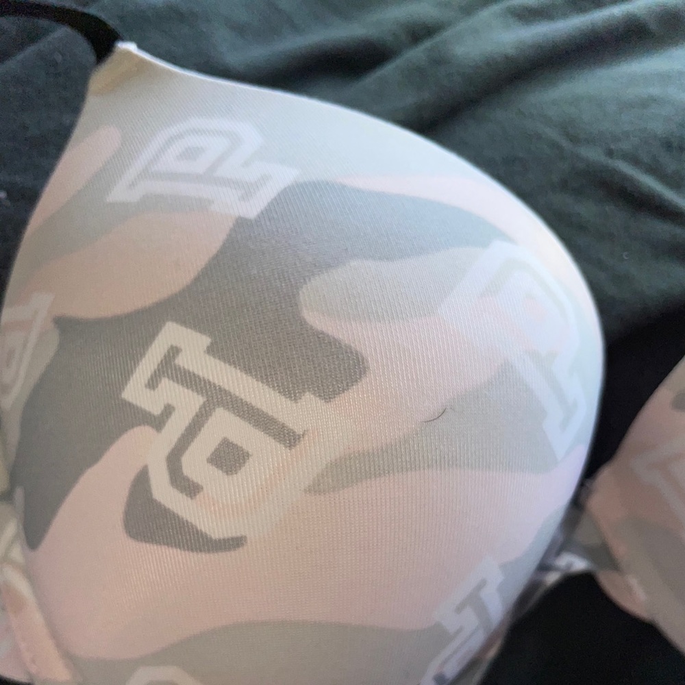Pink Bra! - Picture 2 of 5